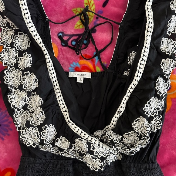 Beautiful statement top - Picture 4 of 4